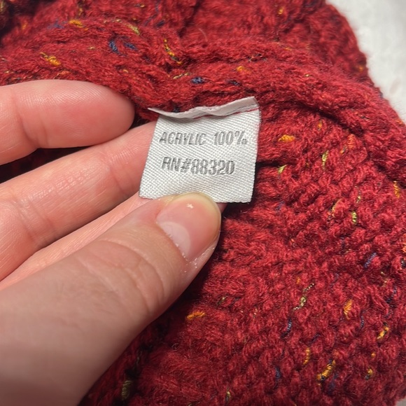 Red C.C. winter hat - Picture 6 of 8